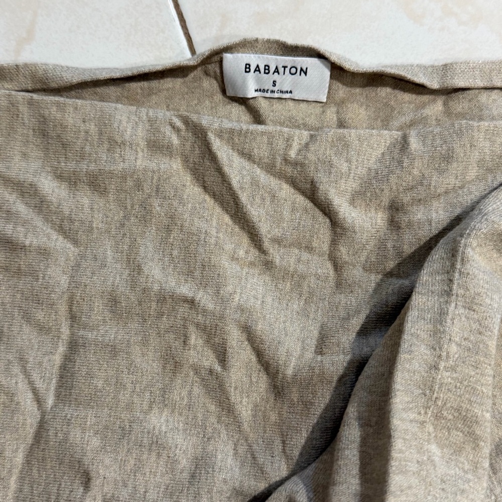 Aritzia Inspiration Sweater - Picture 5 of 5